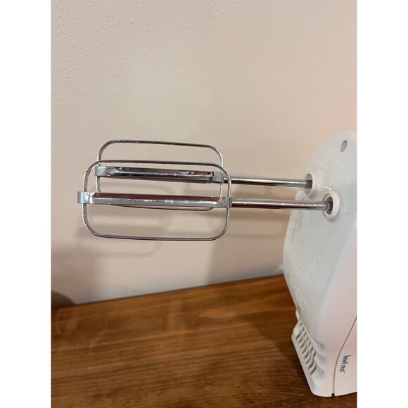 Hamilton Beach Bowl Rest Hand Mixer White 6-Speed Electric Beaters Tested - Picture 10 of 10